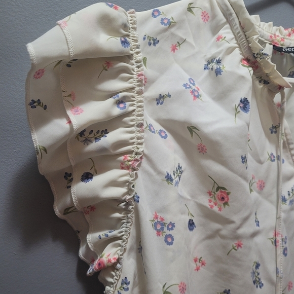 George white w/floral pattern top Size L - Picture 5 of 6